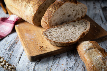 Sliced ​​wheat bread on a wooden table