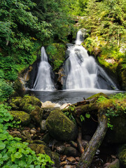 Naklejka na ściany i meble Die schönen Triberger Wasserfälle im Schwarzwald Sommer mit Sonnenschein 