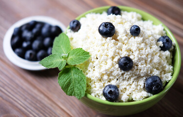 Cottage cheese with fresh blueberries