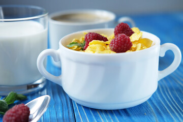 Healthy eating, food and diet concept. Healthy breakfast. corn flakes with berries and milk.
