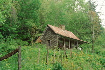 Fototapeta na wymiar Old Log Cabin, North Carolina