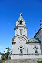 Fototapeta na wymiar 青空バックに見あげる古い教会＠函館、北海道