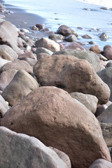 巨岩がゴロゴロする海岸