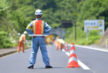 国道工事の現場監督
