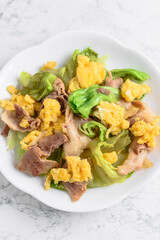 豚肉とレタスと卵の炒め物