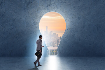 Obraz premium Businessman in new idea concept