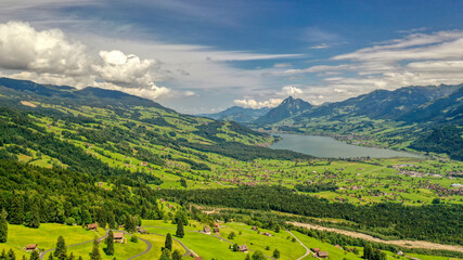 Fototapeta na wymiar Der Sarnersee vom Glaubenberg aus zu sehen, Luftaufnahme August 2021, Schweiz