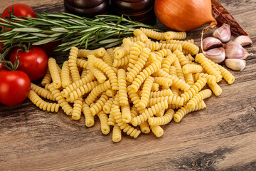 Raw Italian wheat pasta - Fusilli