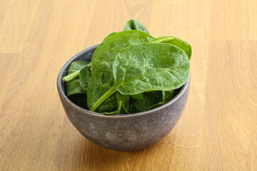 Fresh green spinach leaves in the bowl