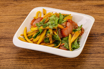 Salad with mango and chicken