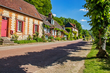Fototapeta na wymiar Gerberoy, Rue principale du village et maisons à colombages. Oise. Picardie. Hauts-de-France 