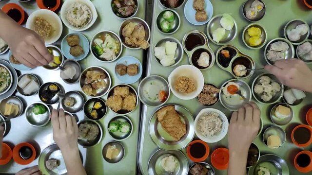 Dim sum chinese food It is a famous dish in Hong Kong. Eat together with many people with the family.