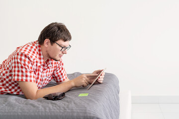 Fototapeta premium Young man shopping on internet with tablet