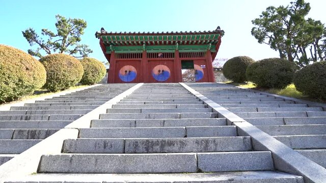 Outer three gates of Cheongju Hyanggyo(local educational institutions in the Joseon Dynasty)