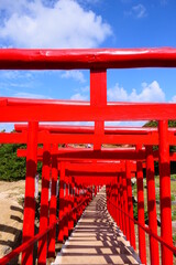 元乃隅稲成神社の参道。長門、山口、日本。10月中旬。