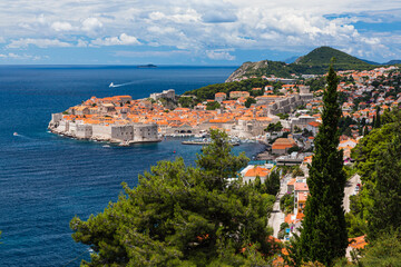 クロアチア　ドゥブロヴニクの旧市街の街並みとアドリア海