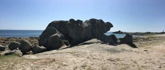 Fototapeta premium les rochers sur le littoral de Lesconil en Finistère Bretagne France 