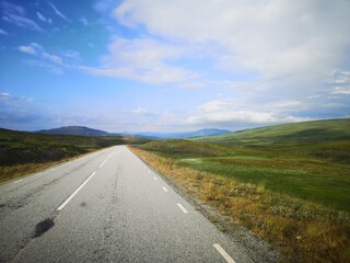 the road to the mountains