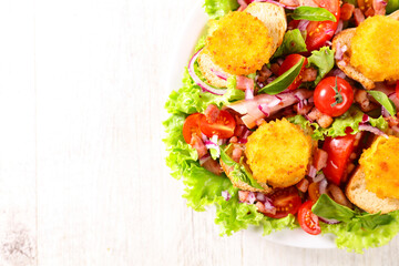 goat cheese salad with tomato and bacon