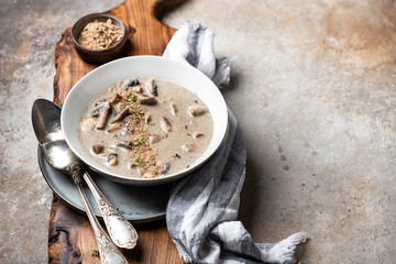 Mushroom cream soup with garlic and thyme