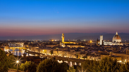 Fototapeta na wymiar Die Hauptstadt der Toscana, Flroenz zur blauen Stunde!