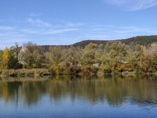 Fototapeta na wymiar Beautiful lake in autumn