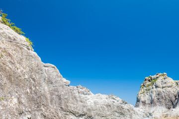 夏の青空と岩手県宮古市の浄土ヶ浜