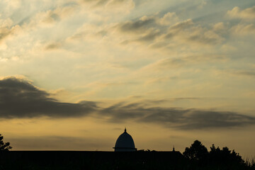 Obraz premium travel, silhouette and dome of mosque in indonesia