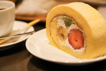 果物屋さんのロールケーキ