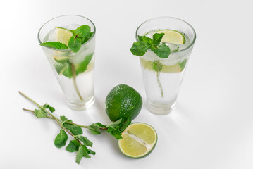 gin tonic mojito glass cocktail water ice lime mint table drink