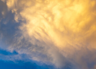 Cuumulonimbus cloud in evening sky