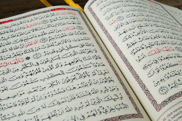 Naklejka premium al-qur'an surah alkahfi