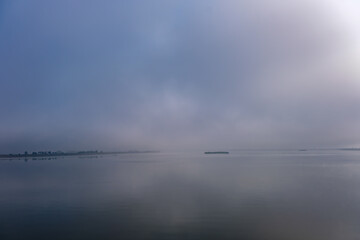 Fototapeta na wymiar morning fog on the lake