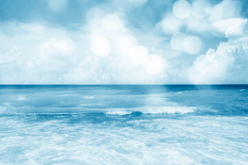 Obraz premium beach and sea waves with bokeh lights, abstract summer background 