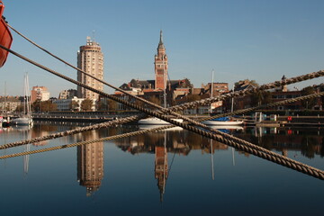 beffroi de Dunkerque vue du port 