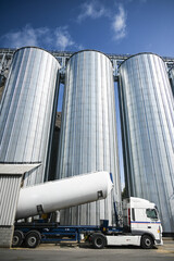 silo grains reserve agriculture cuve moulin céréales