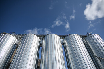 silo grains reserve agriculture cuve moulin céréales © Jean-Luc Flémal - BE