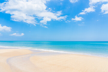 Fototapeta na wymiar Beautiful view of the beach in Florida in sunny weather