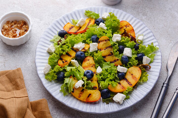 Salad with grilled peach, blueberry and feta