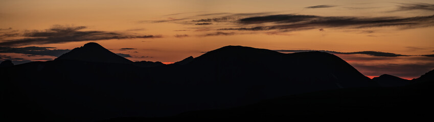  FLAMING SUNSET SKY OVER SILHOUETTED MOUNTAINS PANORAMA - ROCKY MOUNTAIN NP COLORADO