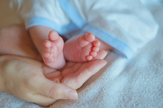 1 222 件の最適な 生まれたての赤ちゃん 画像 ストック写真 ベクター Adobe Stock