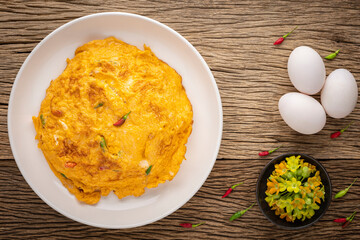 Kai Jeaw Dok Ka Jon Moo Sub, Thai food, omelette with cowslip creeper flowers, mince pork and chili...