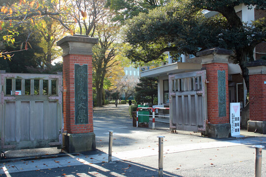 学習院大学の正門