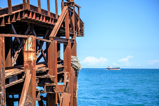 夏の炭鉱跡群　桟橋跡　福岡県北九州市　Summer coal mine ruins Pier trace Fukuoka-ken Kitakyusyu city