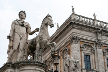 Fototapeta premium Statue dei Dioscuri al Campidoglio in the Campidoglio square