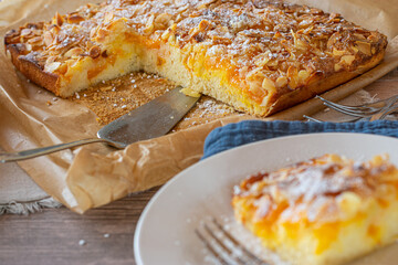 Sheet cake with almonds and fruits
