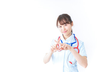 罰印を示すナース