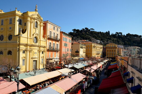France, c&ocirc;te d'azur, la ville de NICE a &eacute;t&eacute; class&eacute;e au patrimoine mondial de l'UNESCO, le march&eacute; proven&ccedil;al du cours Saleya se situe dans la vielle ville.