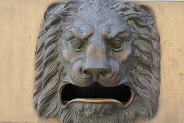 Lion head mailbox