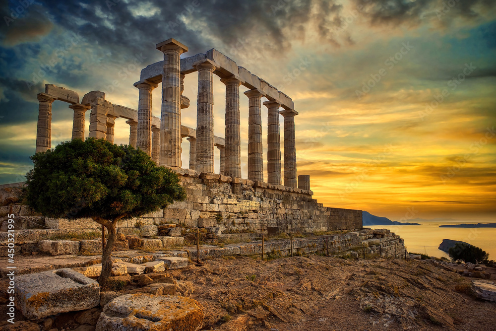 Wall mural the temple of poseidon at sunset, sounion, greece